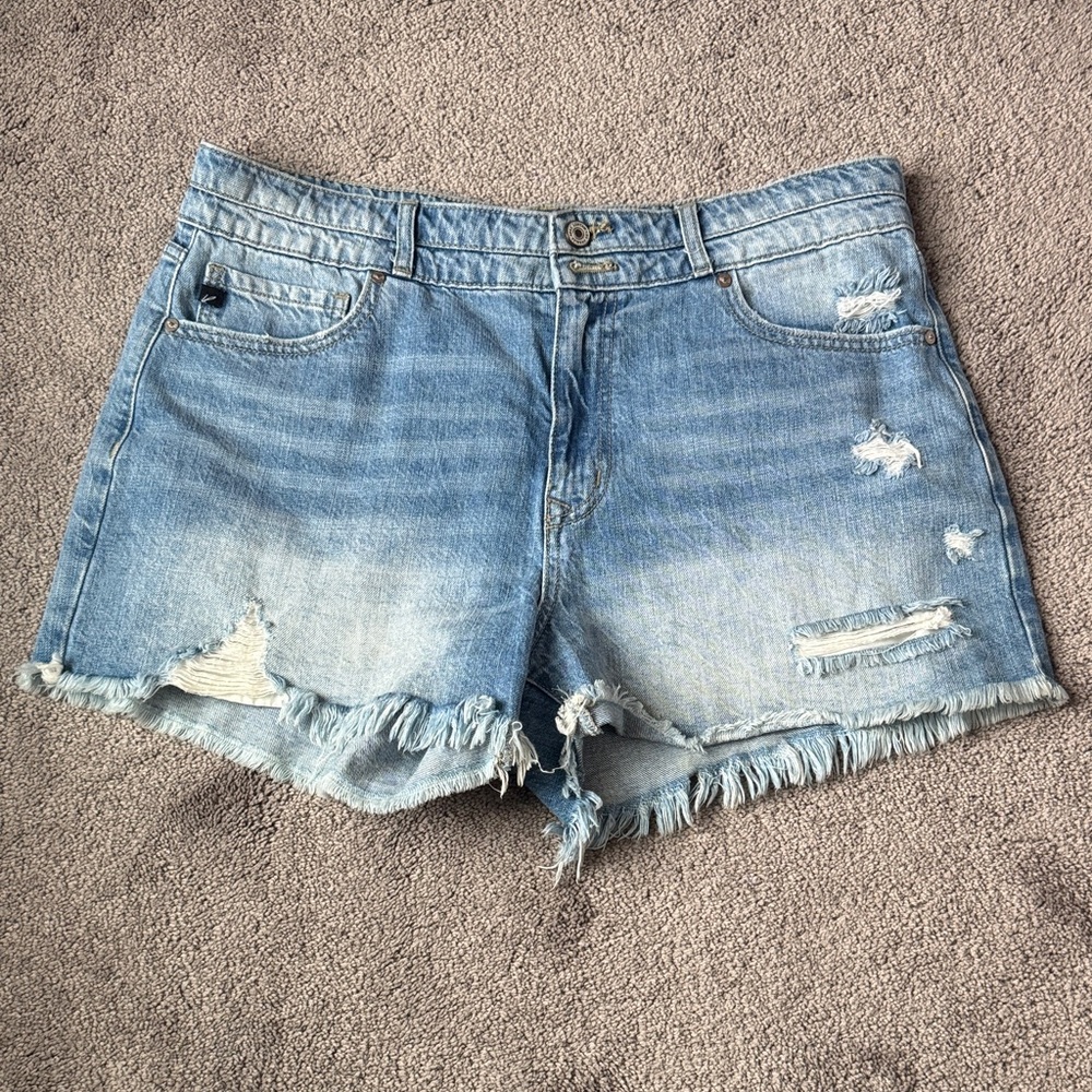 KanCan Distressed Denim Shorts SIZE 15/31 Frayed Hem Mid Rise Jean Shorts